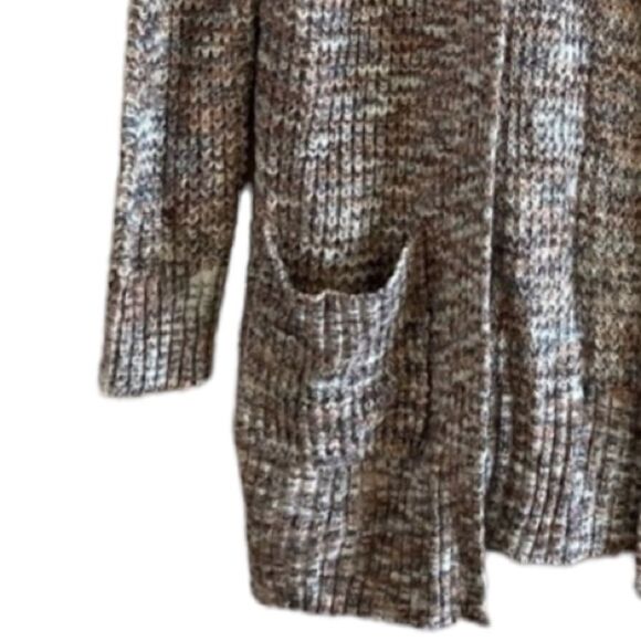 😊3/$30
“Goes with Anything” Maurices Cardigan Size Small - Picture 3 of 12